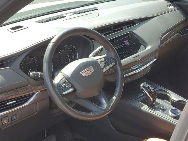 2023 Cadillac XT4 FWD Premium Luxury