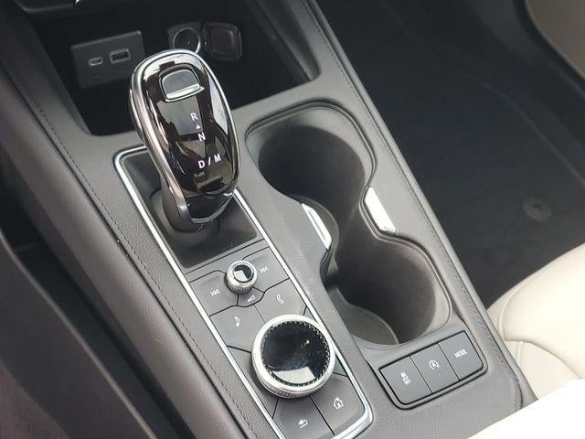 2023 Cadillac XT4 AWD Premium Luxury