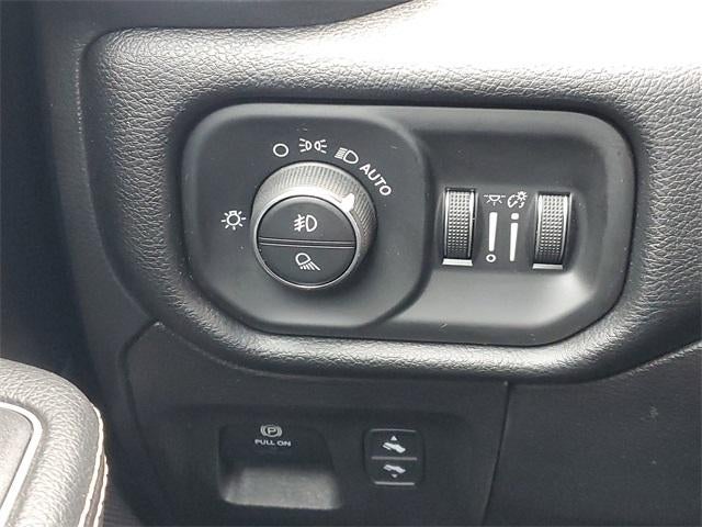 2022 RAM 1500 Laramie Crew Cab 4x2 5'7" Box