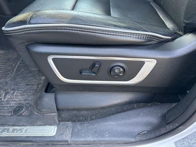 2020 RAM 1500 Laramie Crew Cab 4x4 5'7" Box