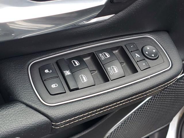 2023 RAM 1500 Laramie Crew Cab 4x4 5'7" Box