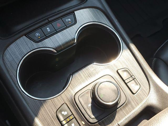 2023 GMC Acadia SLT - Photo 31