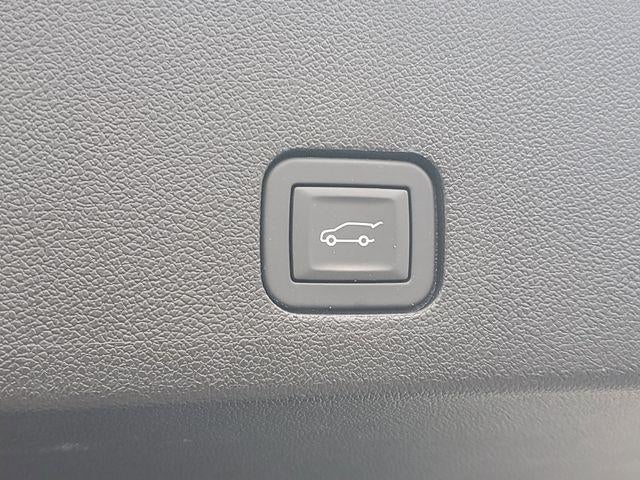 2025 Cadillac XT6 Luxury