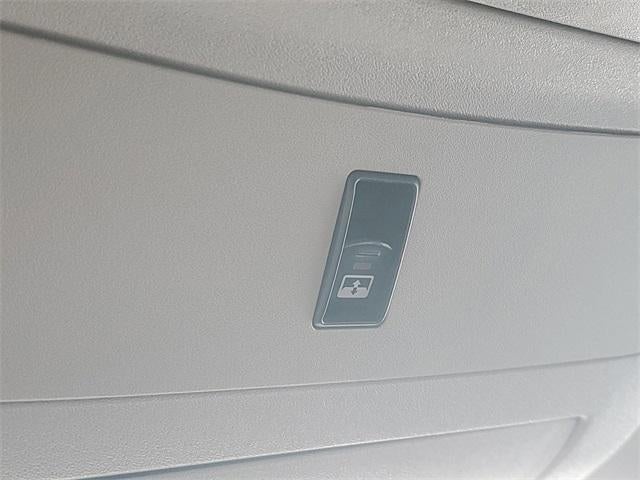 2015 Nissan Titan SV