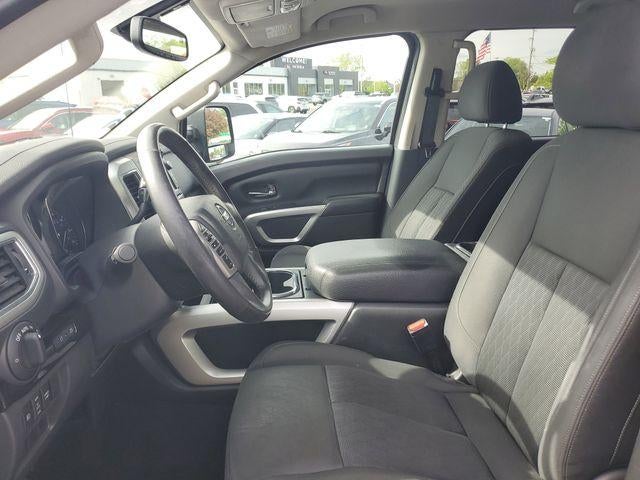 2017 Nissan TITAN SV