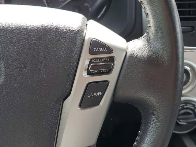2017 Nissan TITAN SV