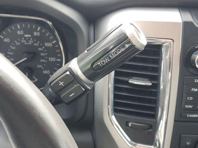 2017 Nissan TITAN SV
