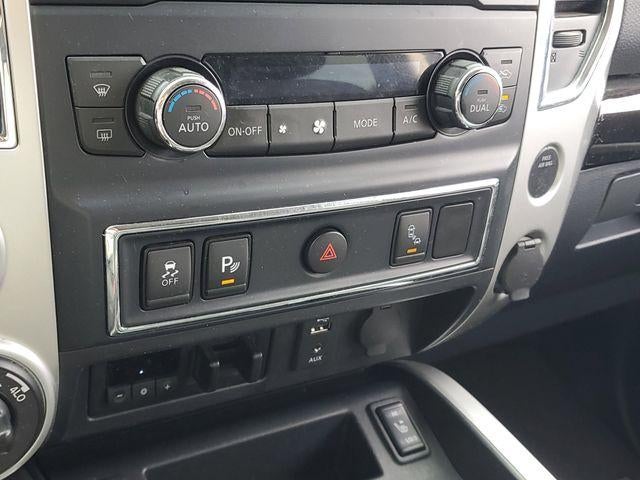2017 Nissan TITAN SV