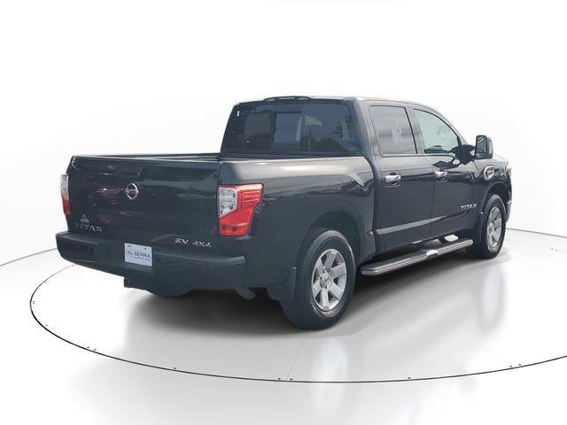 2017 Nissan TITAN SV