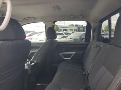 2017 Nissan TITAN SV