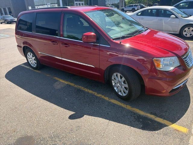 2015 Chrysler Town & Country Touring's photo