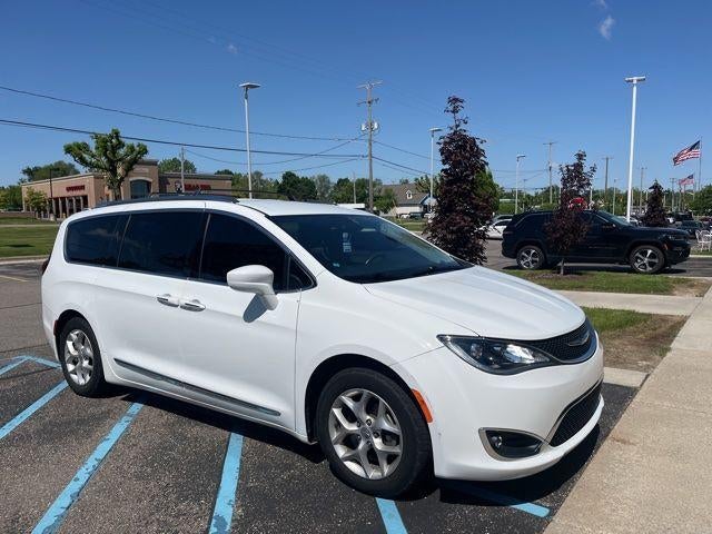2018 Chrysler Pacifica Touring L Plus's photo