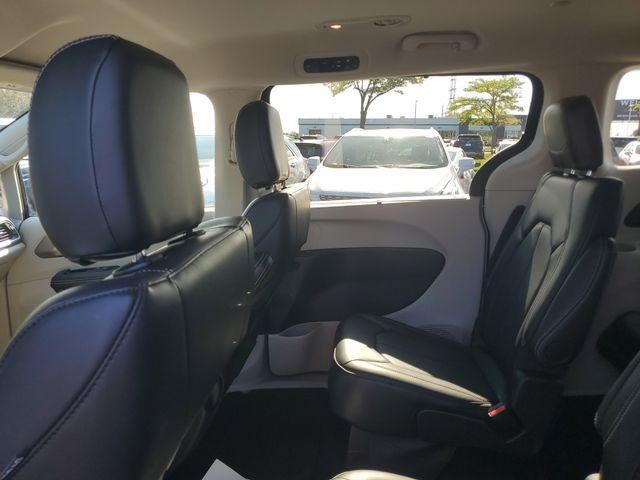 2024 Chrysler Pacifica Touring L - Photo 10
