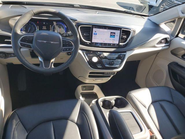 2024 Chrysler Pacifica Touring L - Photo 13
