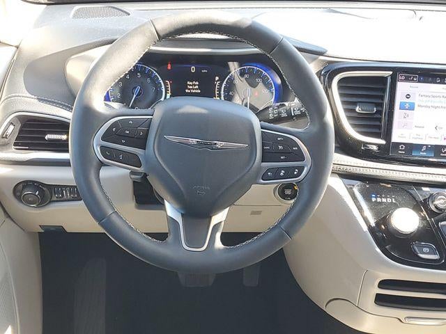 2024 Chrysler Pacifica Touring L - Photo 14