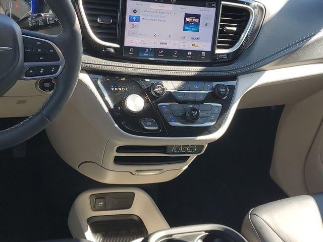 2024 Chrysler Pacifica Touring L - Photo 15