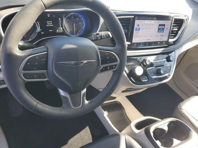 2024 Chrysler Pacifica Touring L - Photo 19