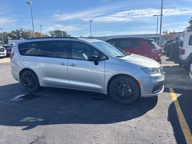 2023 Chrysler Pacifica Limited AWD
