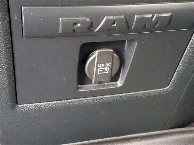 2017 RAM 1500 Big Horn Crew Cab 4x4 5'7" Box