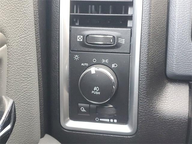 2017 RAM 1500 Big Horn Crew Cab 4x4 5'7" Box