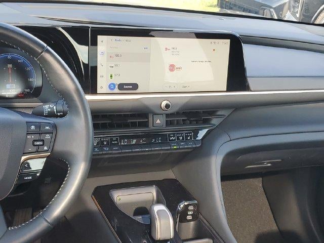 2024 Toyota Crown Limited - Photo 14