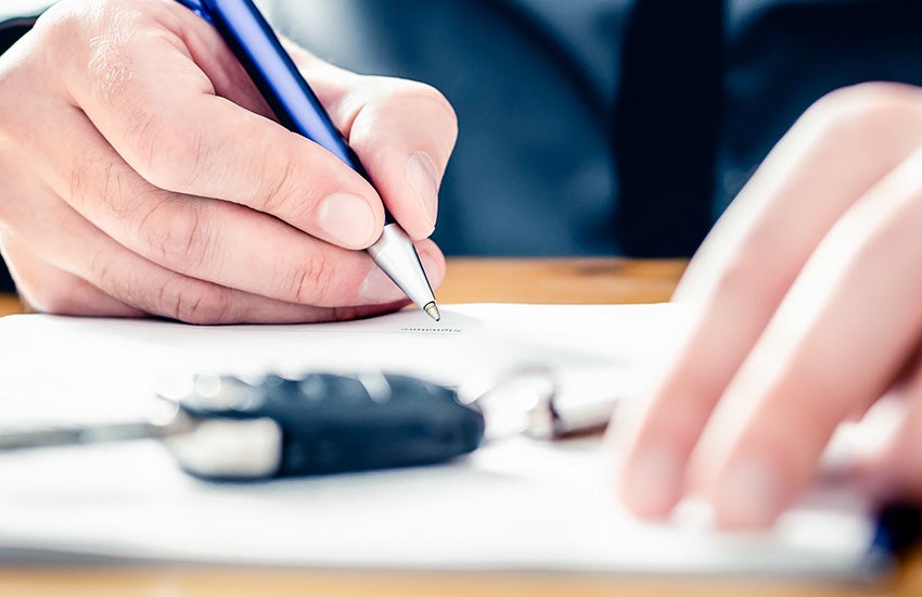 close up view of someone signing documents - Al Serra Chevrolet in Grand Blanc MI